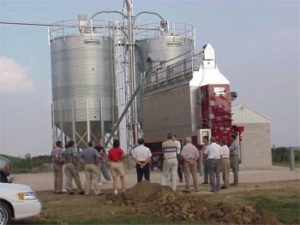 Cover photo for Harvesting Corn: What Grain Moisture Should I Harvest Corn At?