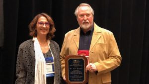 hinshaw accepts aquaculture society award